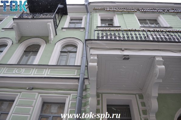 The facade of the building of the St. Petersburg State University of Industrial Technologies and Design is finished.